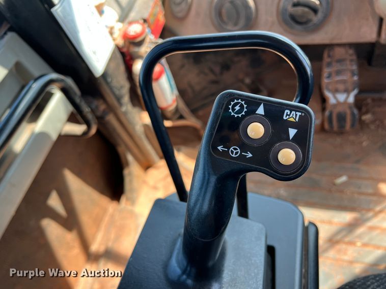 image for item DN4638 2016 Caterpillar 826K  landfill compactor