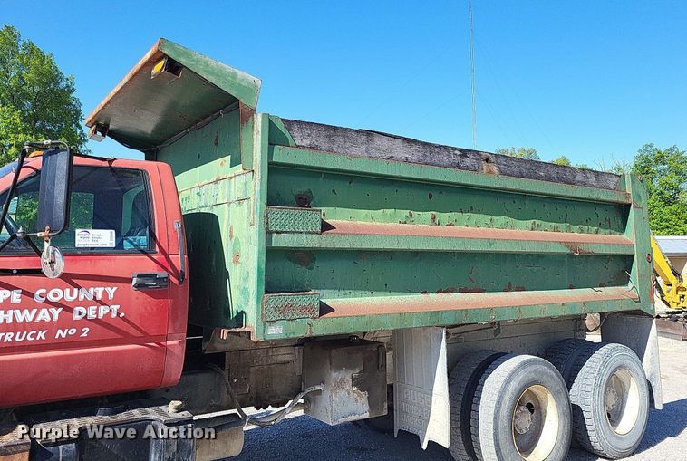 image for item DO3649 1996 Chevrolet Kodiak  dump truck
