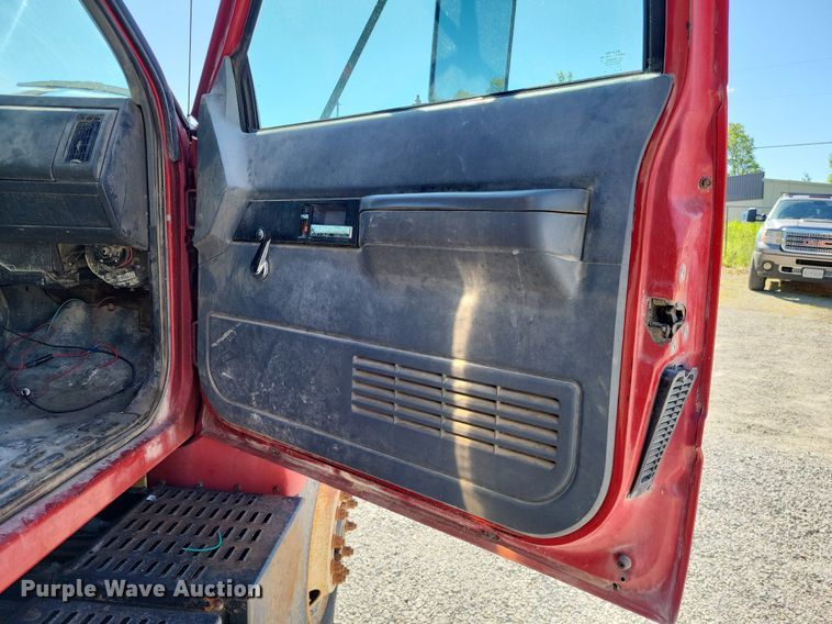 image for item DO3649 1996 Chevrolet Kodiak  dump truck