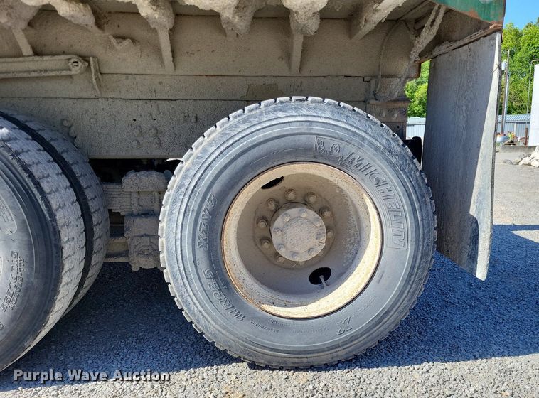 image for item DO3649 1996 Chevrolet Kodiak  dump truck