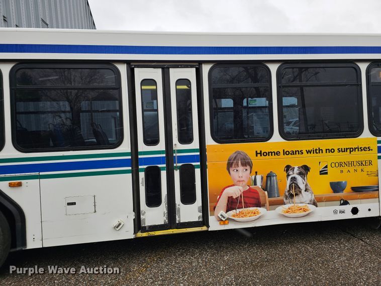 image for item DO4216 2006 Gillig G29B102N4  transit bus