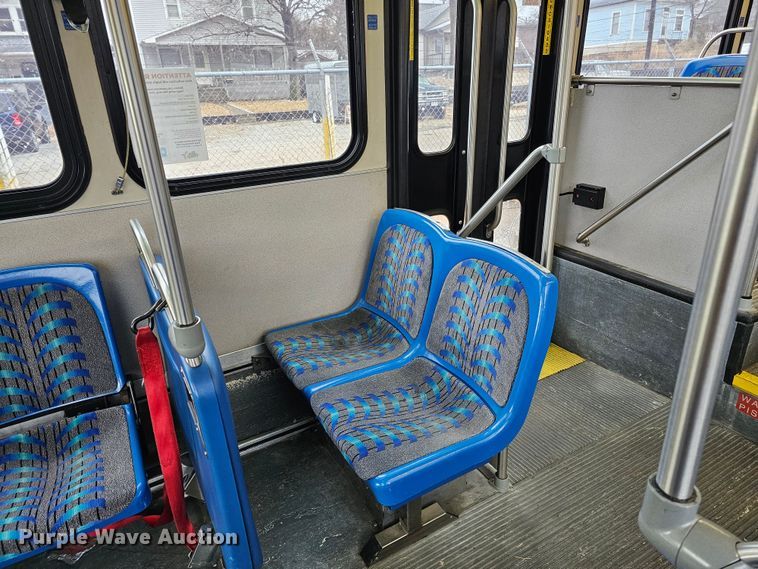 image for item DO4216 2006 Gillig G29B102N4  transit bus