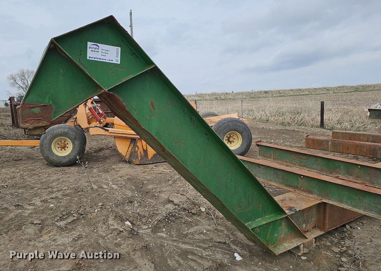 image for item DO4333 Shop built bale trailer
