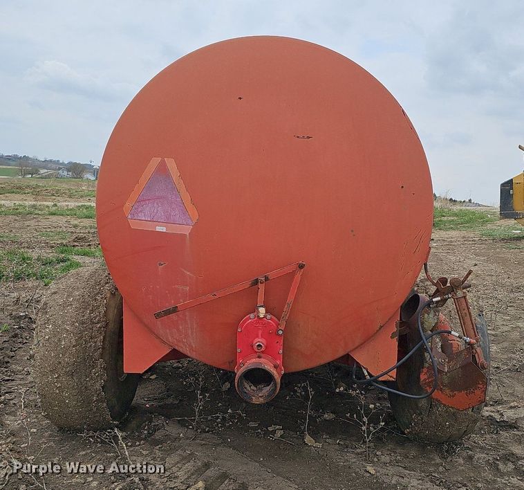 image for item DO4335 Calumet Corp V 2250  liquid manure spreader