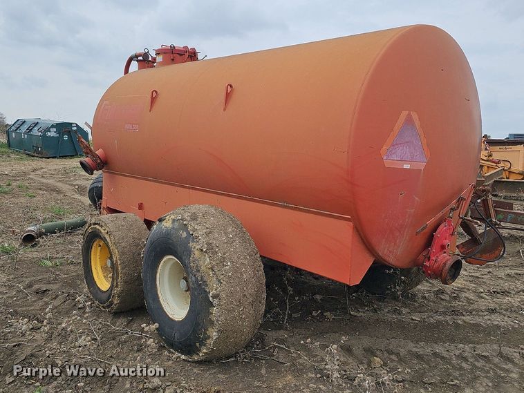 image for item DO4335 Calumet Corp V 2250  liquid manure spreader