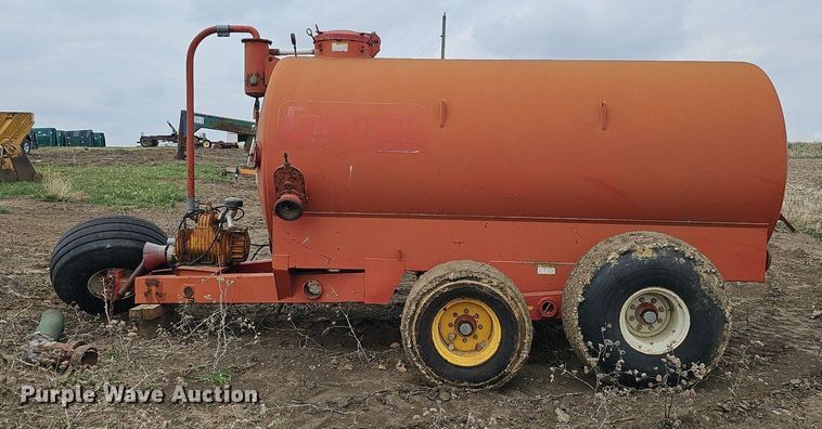 image for item DO4335 Calumet Corp V 2250  liquid manure spreader