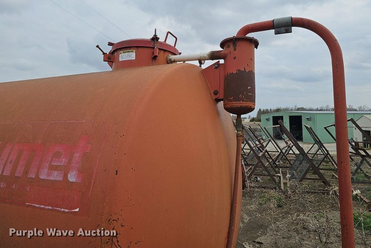 image for item DO4335 Calumet Corp V 2250  liquid manure spreader