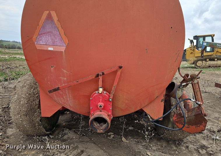 image for item DO4335 Calumet Corp V 2250  liquid manure spreader