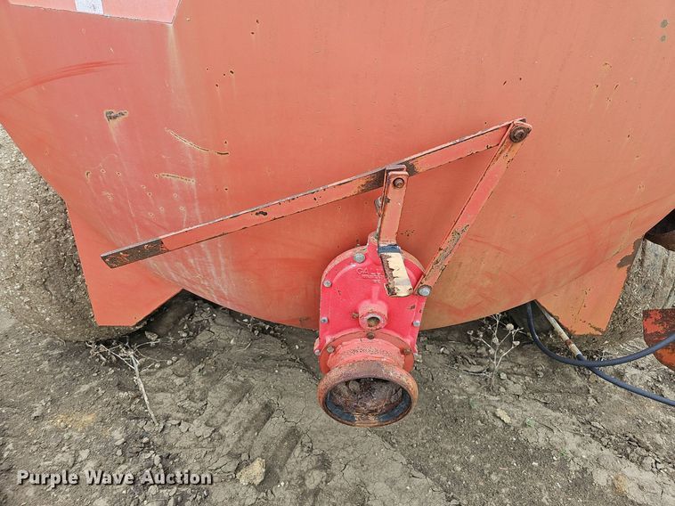 image for item DO4335 Calumet Corp V 2250  liquid manure spreader