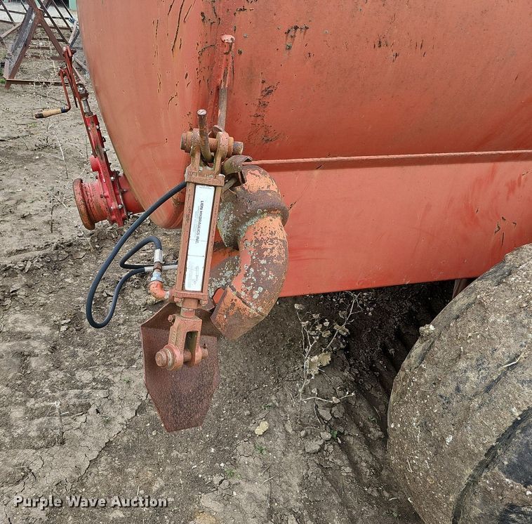 image for item DO4335 Calumet Corp V 2250  liquid manure spreader