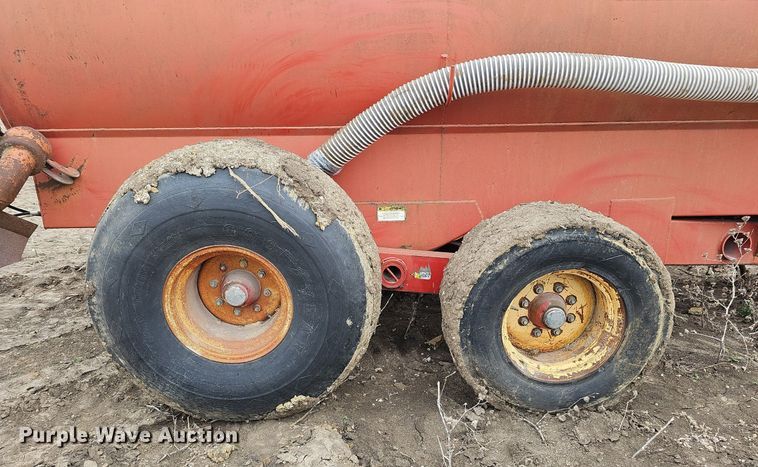 image for item DO4335 Calumet Corp V 2250  liquid manure spreader