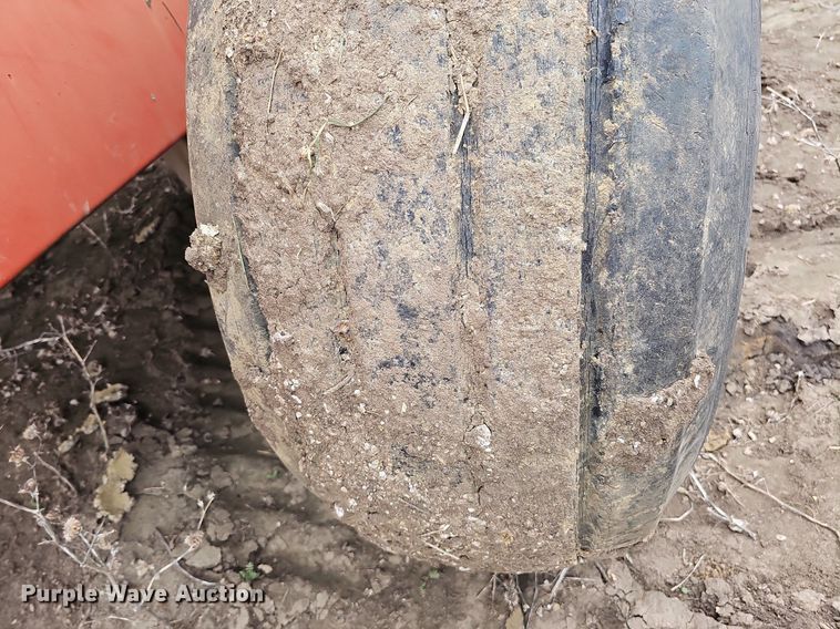 image for item DO4335 Calumet Corp V 2250  liquid manure spreader