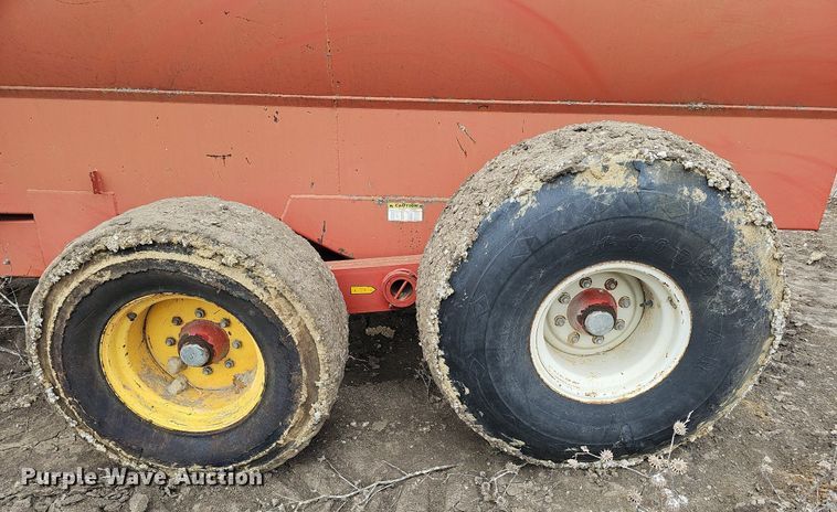 image for item DO4335 Calumet Corp V 2250  liquid manure spreader