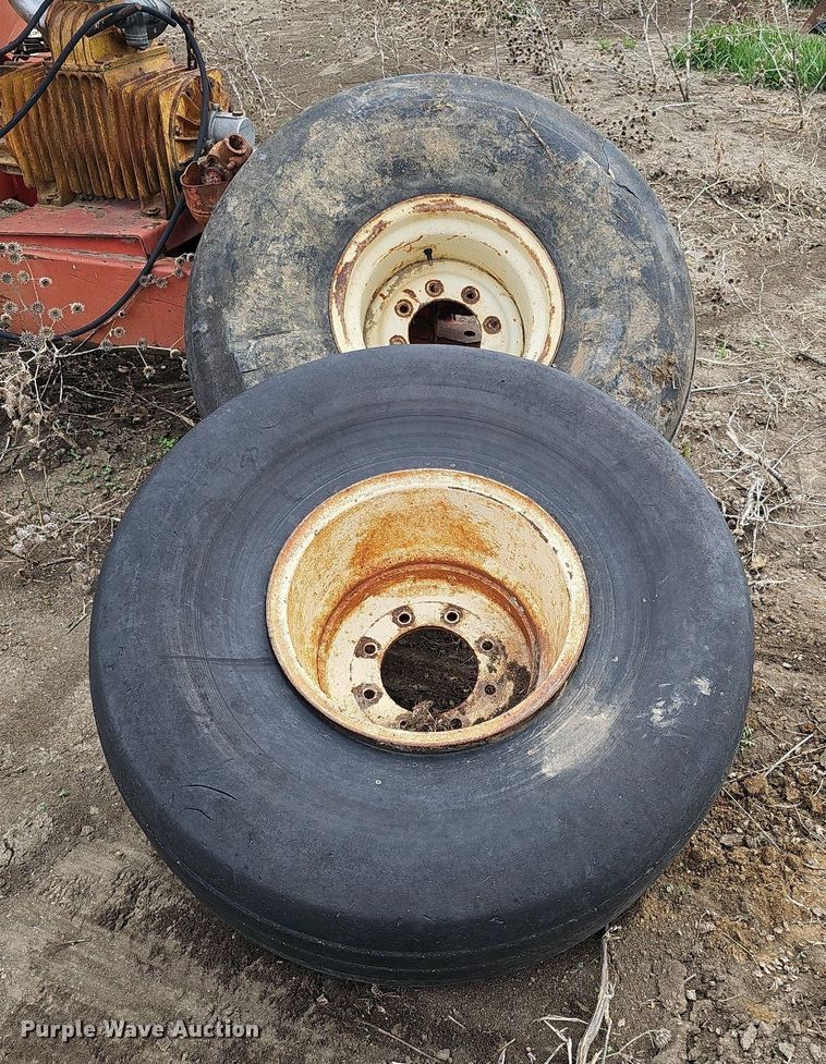 image for item DO4335 Calumet Corp V 2250  liquid manure spreader