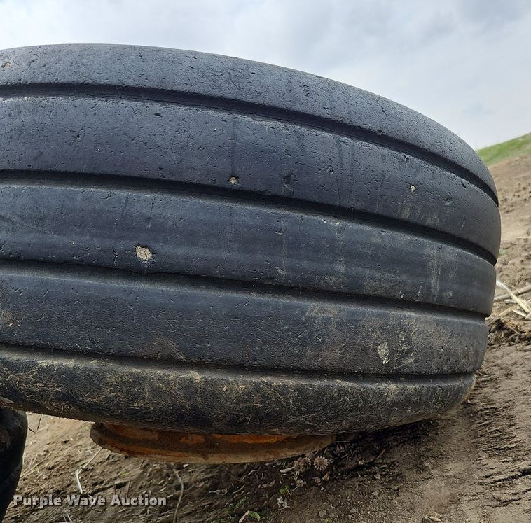 image for item DO4335 Calumet Corp V 2250  liquid manure spreader