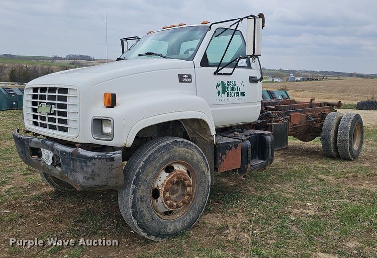 image for item DO4336 1999 Chevrolet C7500  hook lift truck