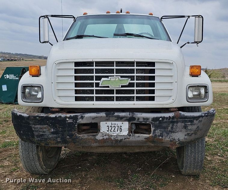 image for item DO4336 1999 Chevrolet C7500  hook lift truck