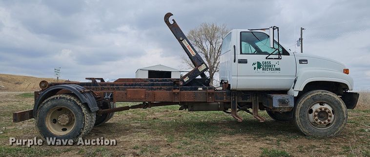 image for item DO4336 1999 Chevrolet C7500  hook lift truck