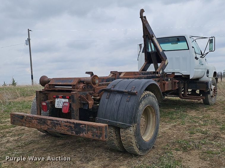 image for item DO4336 1999 Chevrolet C7500  hook lift truck