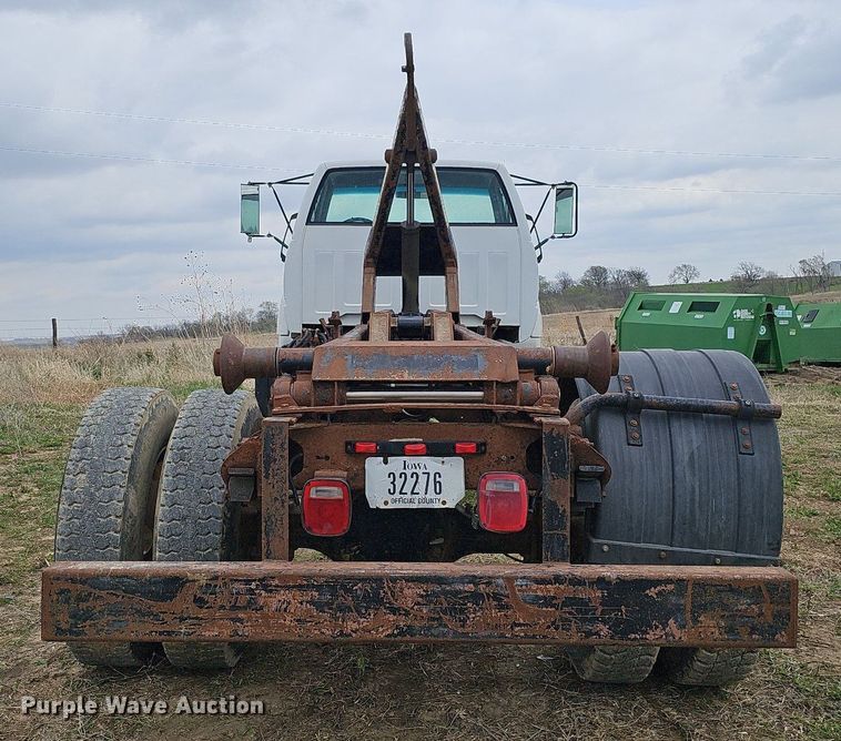 image for item DO4336 1999 Chevrolet C7500  hook lift truck