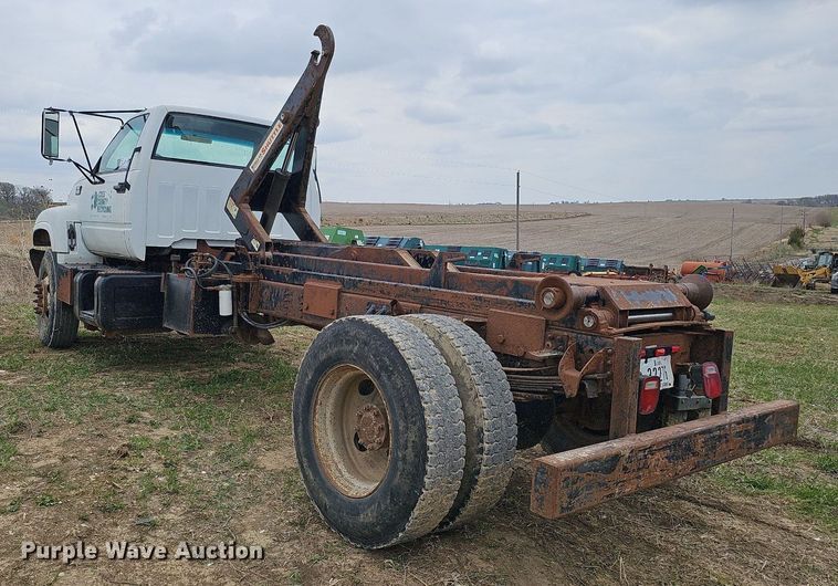 image for item DO4336 1999 Chevrolet C7500  hook lift truck