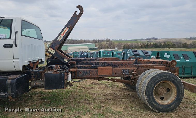 image for item DO4336 1999 Chevrolet C7500  hook lift truck