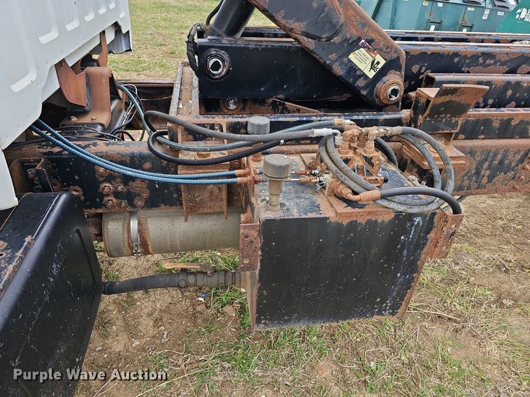 image for item DO4336 1999 Chevrolet C7500  hook lift truck