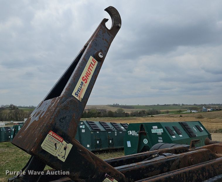 image for item DO4336 1999 Chevrolet C7500  hook lift truck