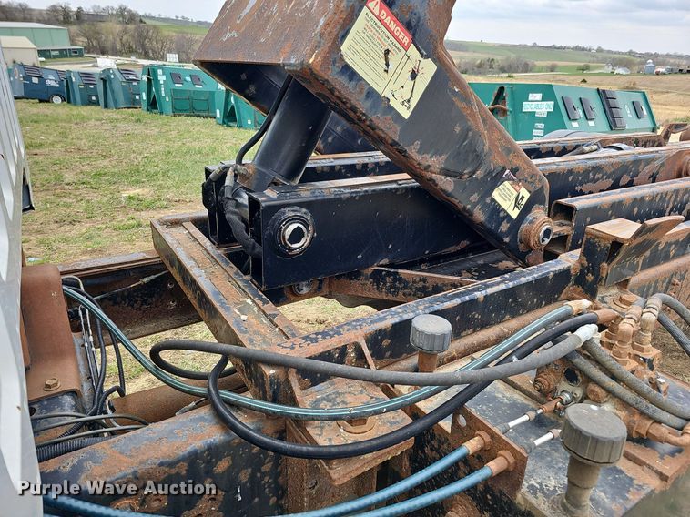 image for item DO4336 1999 Chevrolet C7500  hook lift truck