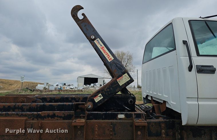 image for item DO4336 1999 Chevrolet C7500  hook lift truck