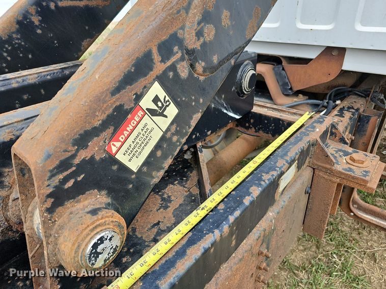 image for item DO4336 1999 Chevrolet C7500  hook lift truck