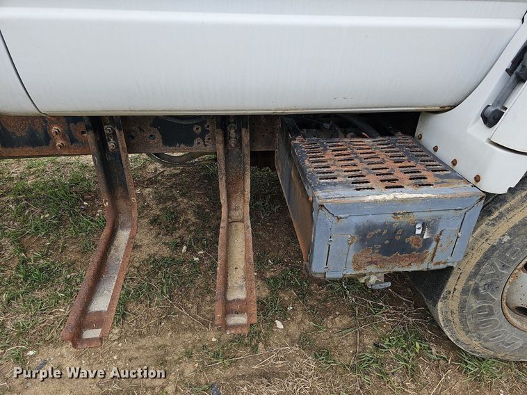 image for item DO4336 1999 Chevrolet C7500  hook lift truck