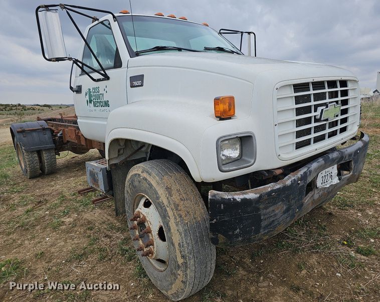 image for item DO4336 1999 Chevrolet C7500  hook lift truck