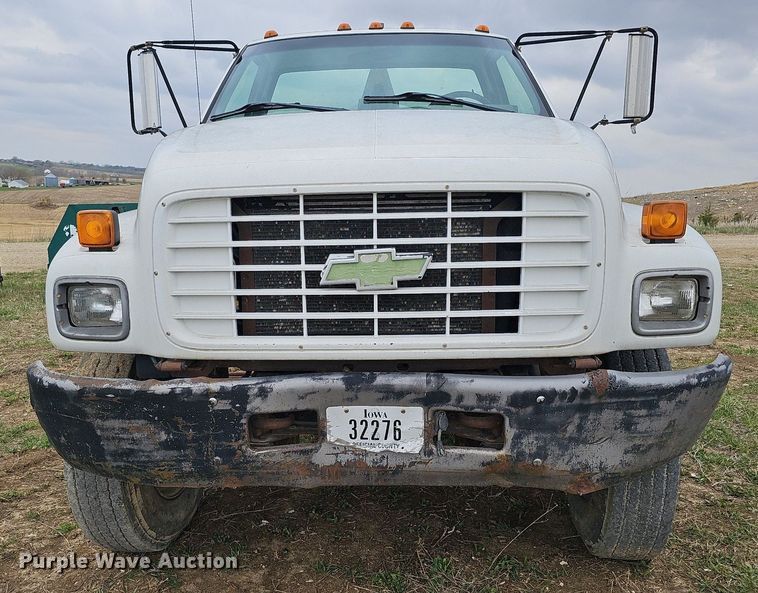 image for item DO4336 1999 Chevrolet C7500  hook lift truck