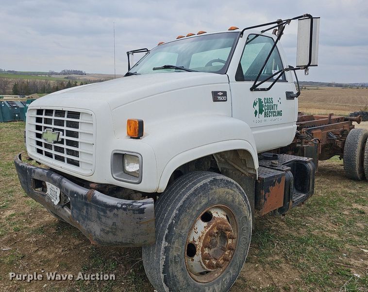 image for item DO4336 1999 Chevrolet C7500  hook lift truck