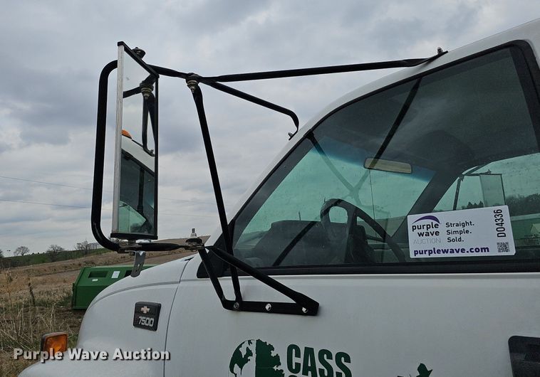 image for item DO4336 1999 Chevrolet C7500  hook lift truck