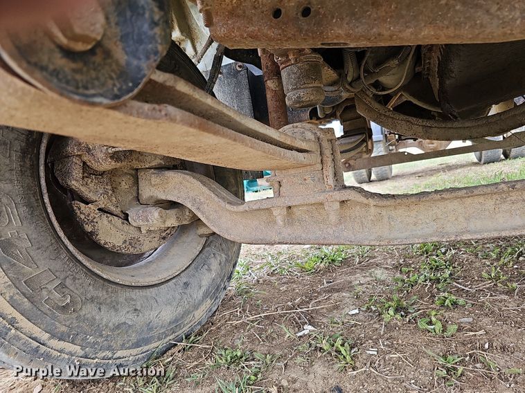 image for item DO4336 1999 Chevrolet C7500  hook lift truck