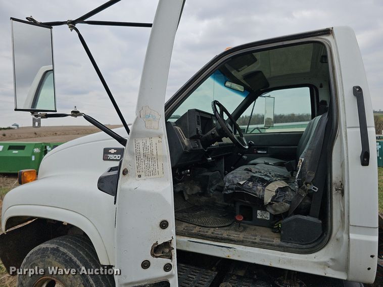 image for item DO4336 1999 Chevrolet C7500  hook lift truck