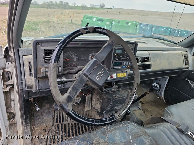 image for item DO4336 1999 Chevrolet C7500  hook lift truck