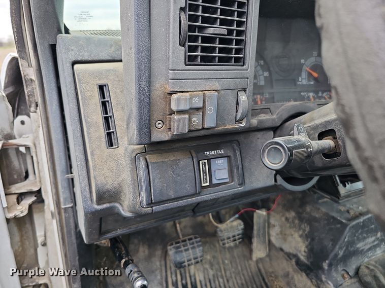 image for item DO4336 1999 Chevrolet C7500  hook lift truck