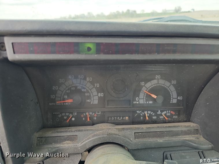 image for item DO4336 1999 Chevrolet C7500  hook lift truck