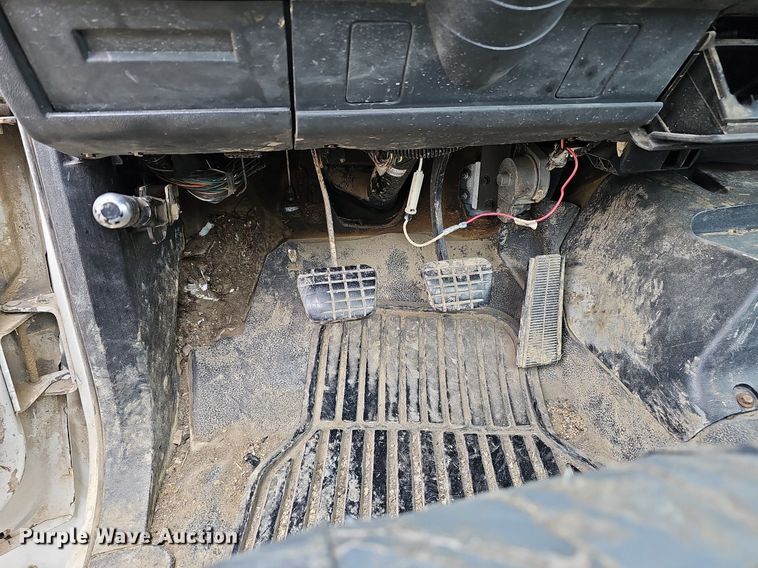 image for item DO4336 1999 Chevrolet C7500  hook lift truck