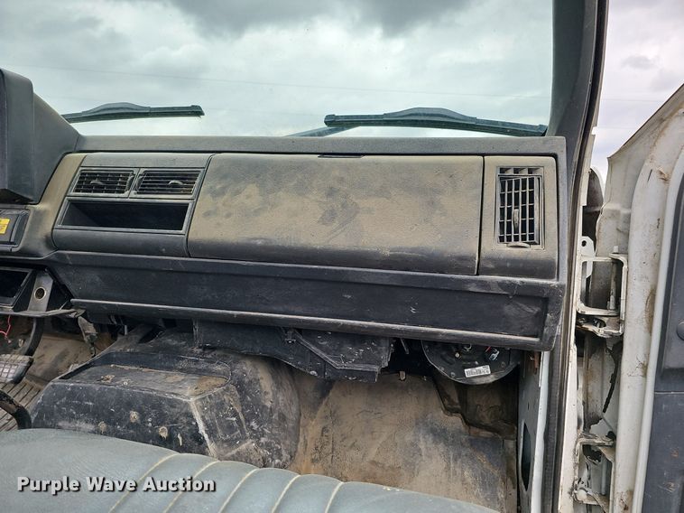 image for item DO4336 1999 Chevrolet C7500  hook lift truck