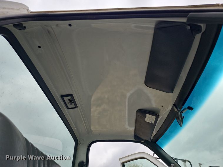 image for item DO4336 1999 Chevrolet C7500  hook lift truck