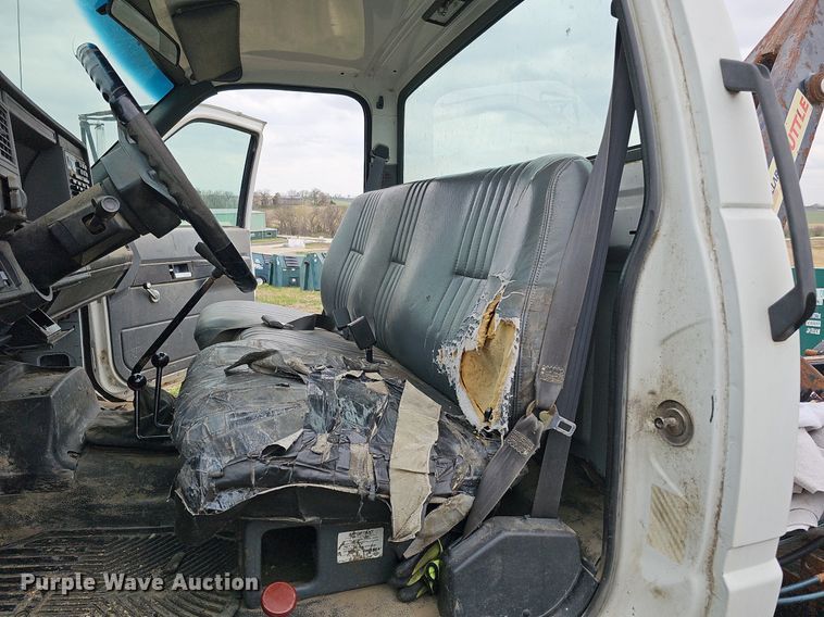 image for item DO4336 1999 Chevrolet C7500  hook lift truck