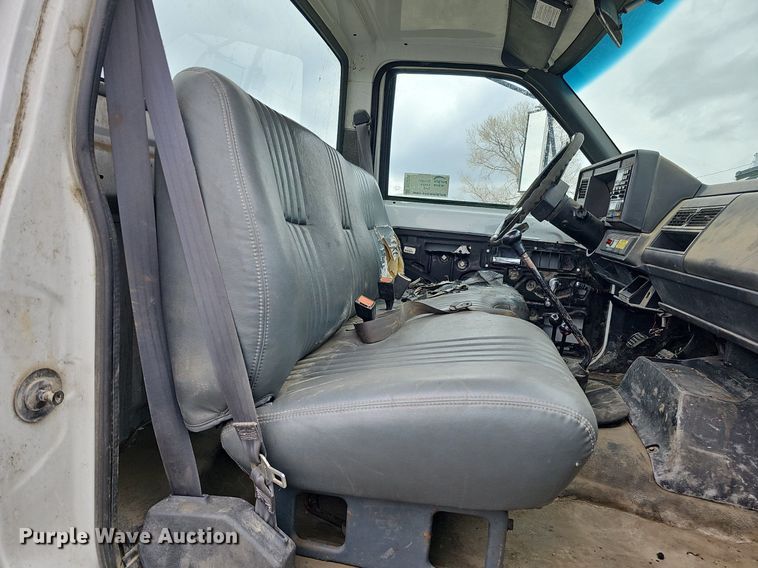 image for item DO4336 1999 Chevrolet C7500  hook lift truck