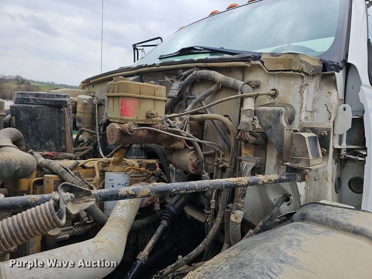 image for item DO4336 1999 Chevrolet C7500  hook lift truck