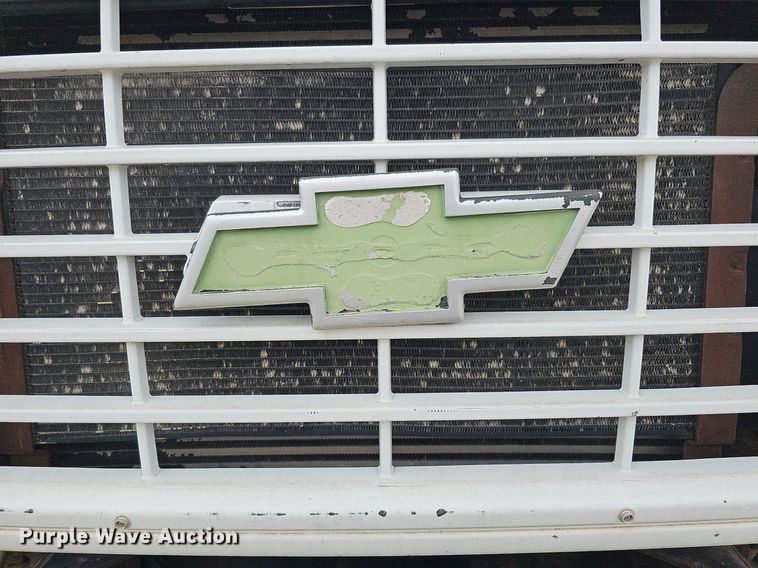 image for item DO4336 1999 Chevrolet C7500  hook lift truck