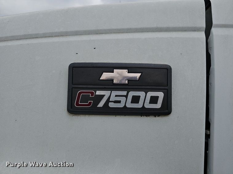 image for item DO4336 1999 Chevrolet C7500  hook lift truck