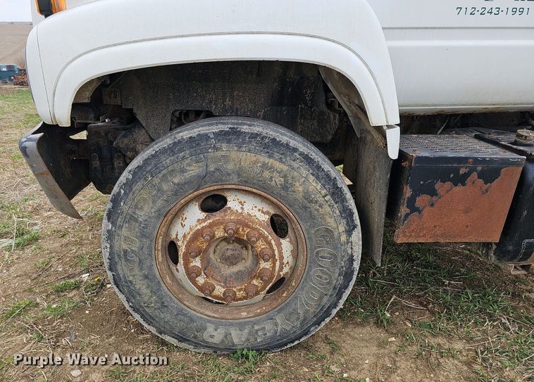 image for item DO4336 1999 Chevrolet C7500  hook lift truck